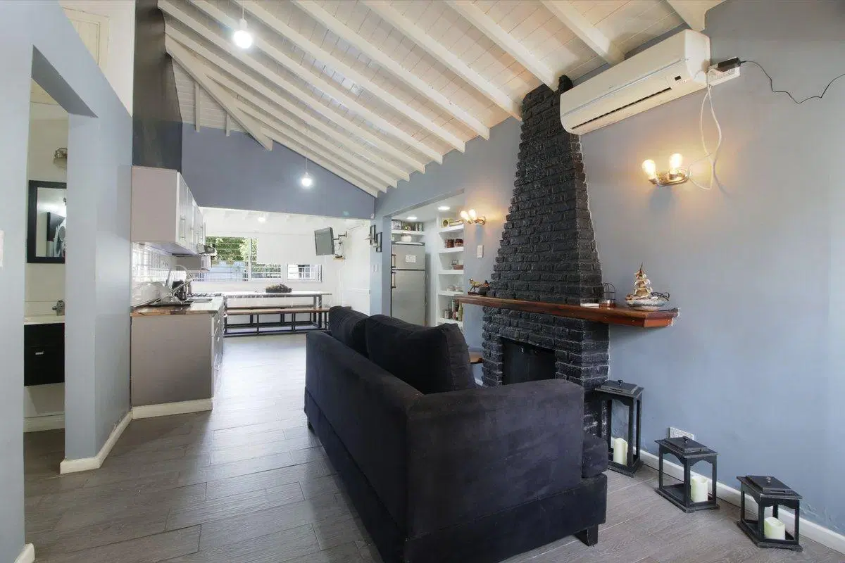VENTA DE CASA CON PILETA -TRUJUI MORENO 2