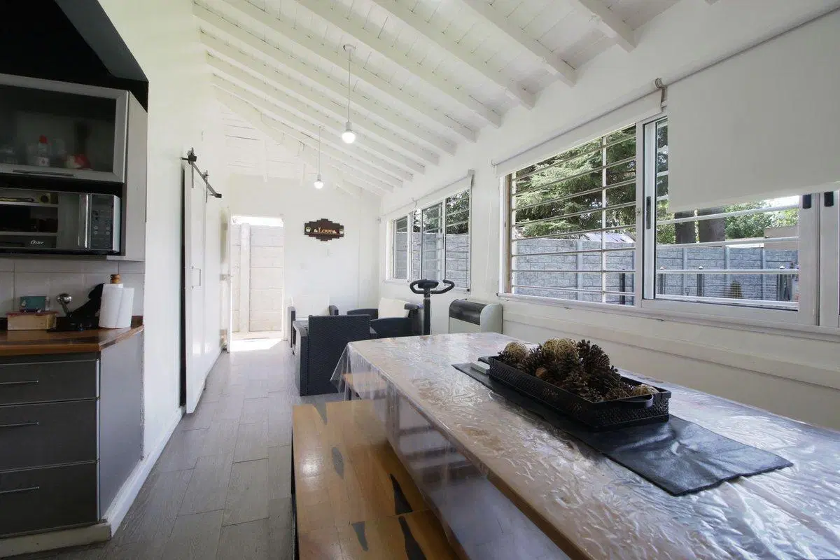 VENTA DE CASA CON PILETA -TRUJUI MORENO 4