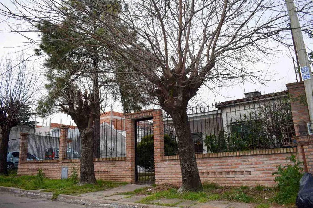 CASA A RECICLAR -LOTE PROPIO 600 M2  -VILLA CELINA 4