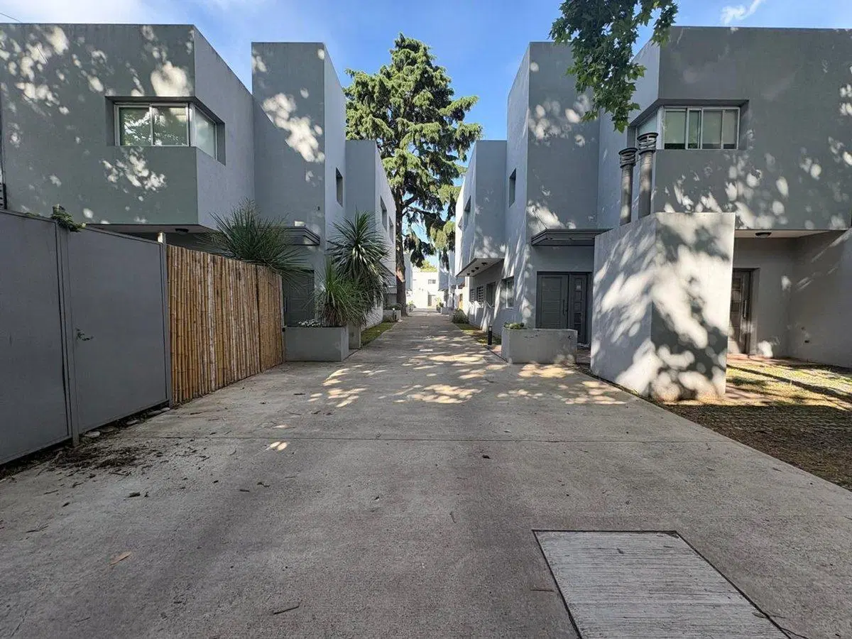 Venta duplex c/jardin privado Adrogue 2