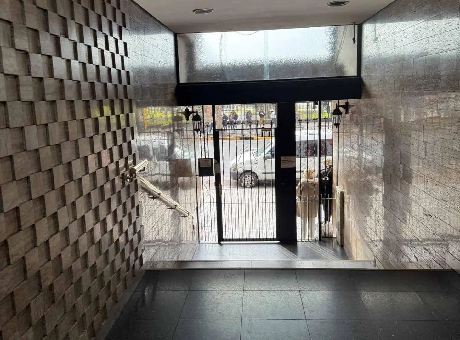 Venta 2 Ambientes con Balcon frente Plaza Miserere 5