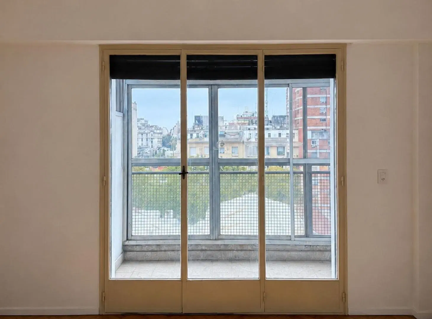 Venta 2 Ambientes con Balcon frente Plaza Miserere 2