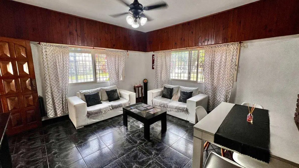 Venta Casa 3 amb. con cochera en Ituzaingo 2