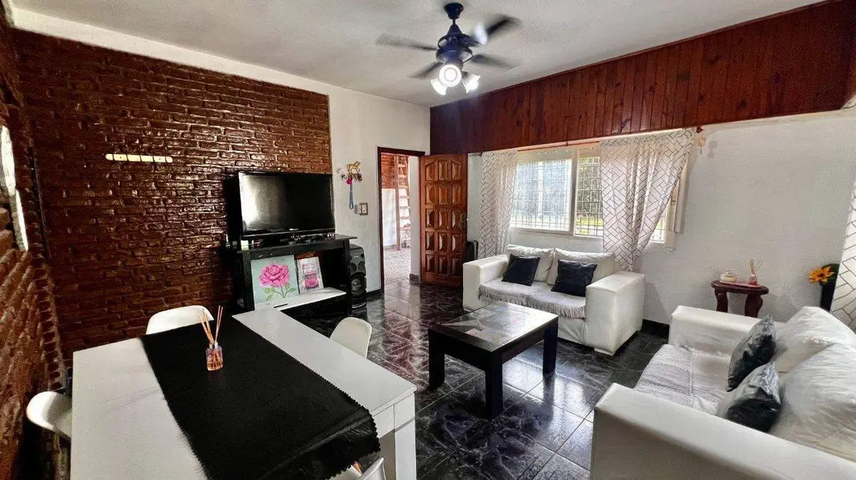 Venta Casa 3 amb. con cochera en Ituzaingo 5