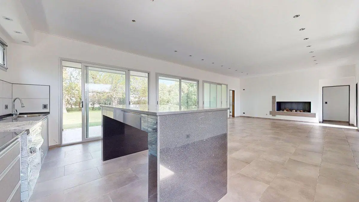 VENTA CASA CON PILETA A ESTRENAR - LA CANDIDA 8