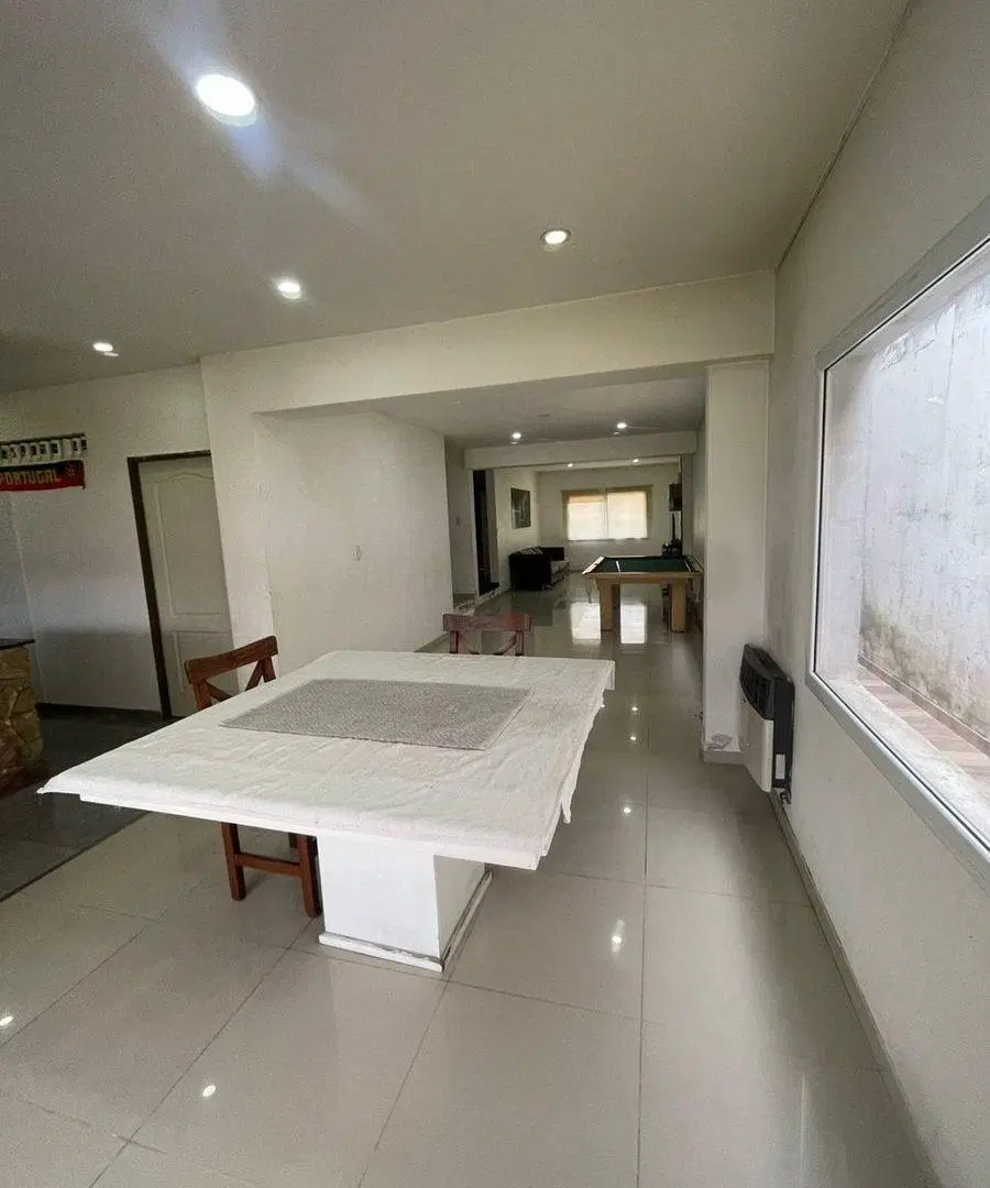 Venta Casa Categoría 5 Ambientes,Jardin y Piscina. 4