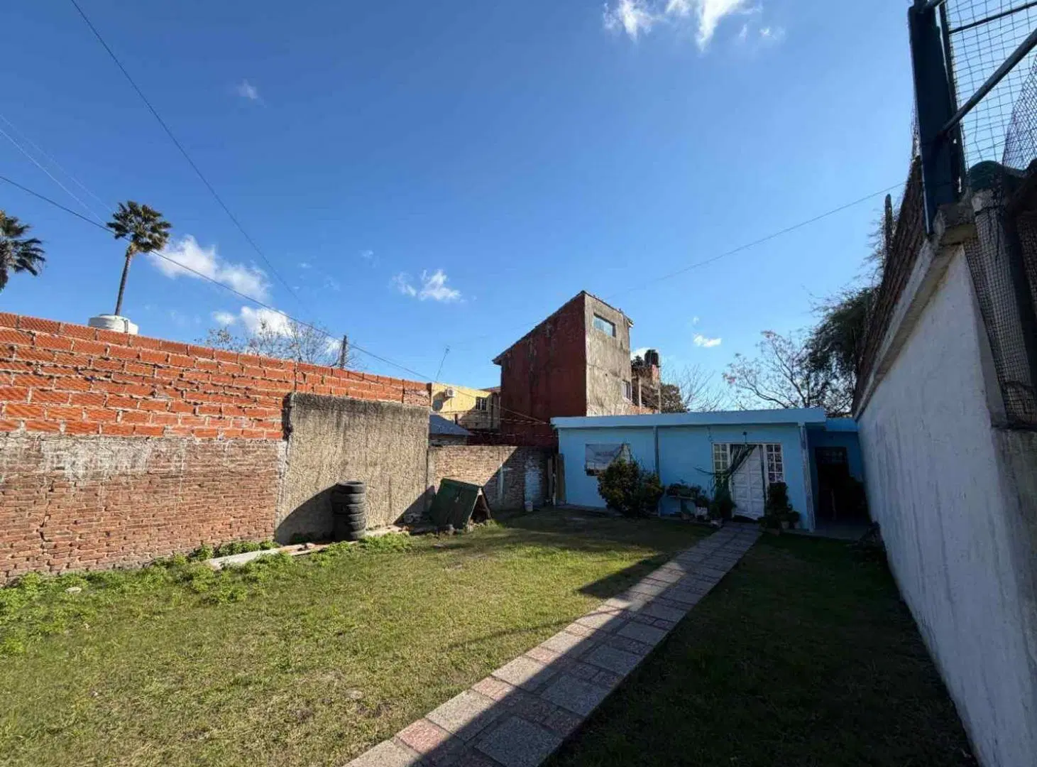VENTA TERRENO C/CASA A REFACCIONAR RAFAEL CALZADA 2