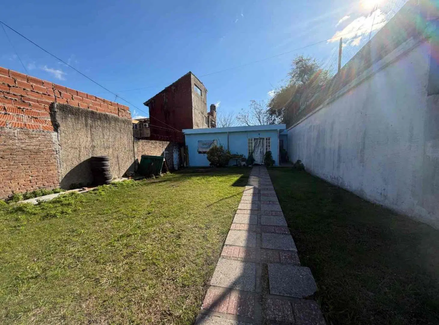 VENTA TERRENO C/CASA A REFACCIONAR RAFAEL CALZADA 4