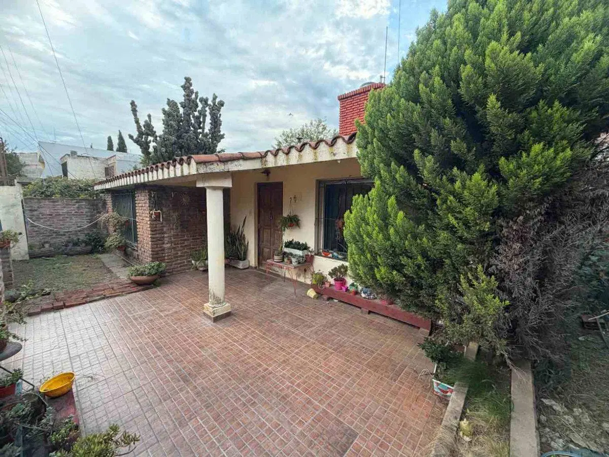 CASA EN VENTA CON GRAN LOTE EN VILLA CELINA 2