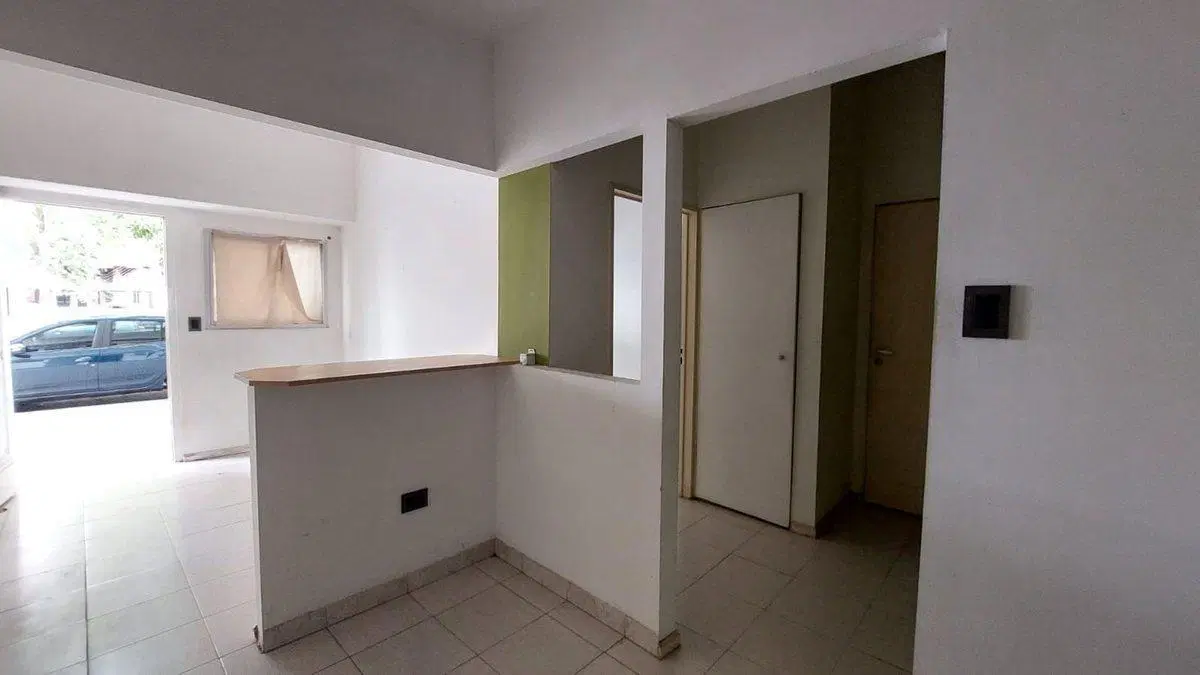 VENTA LOCAL CON COCINA Y BAÑO EN LINIERS 3