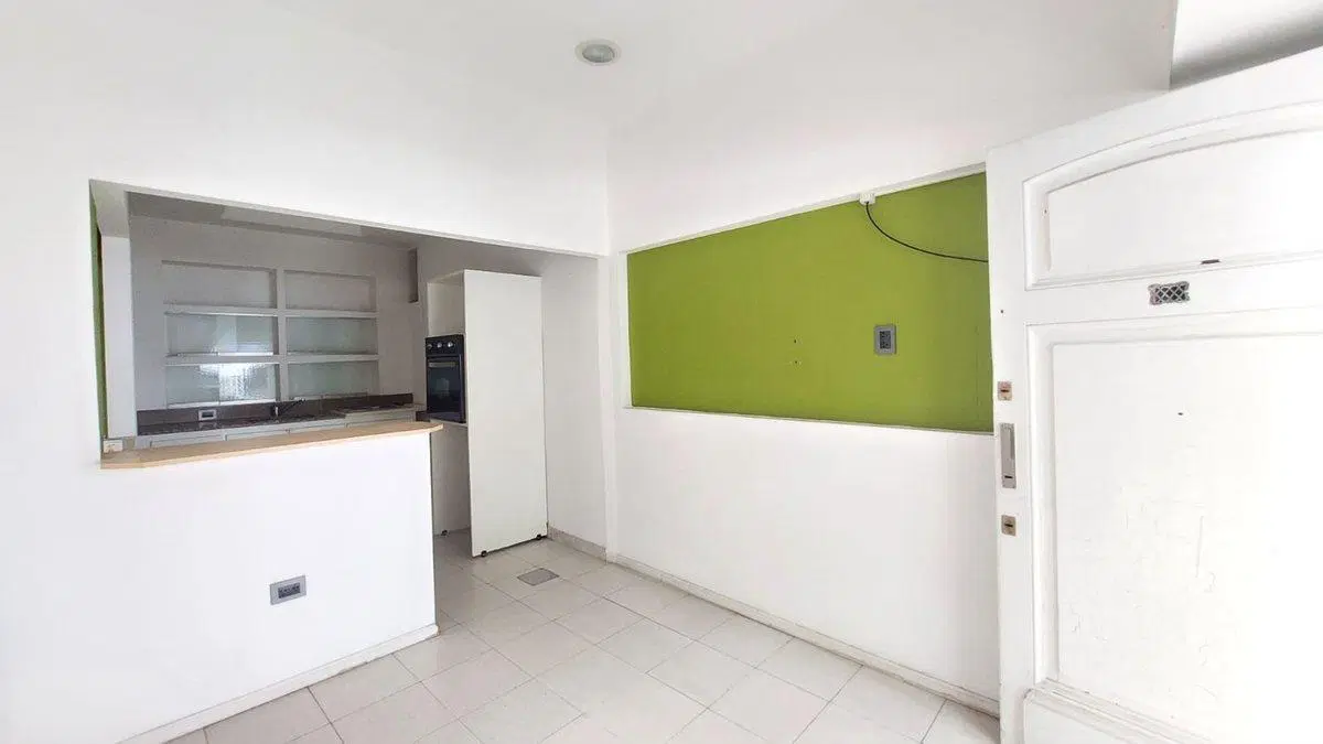 VENTA LOCAL CON COCINA Y BAÑO EN LINIERS 1