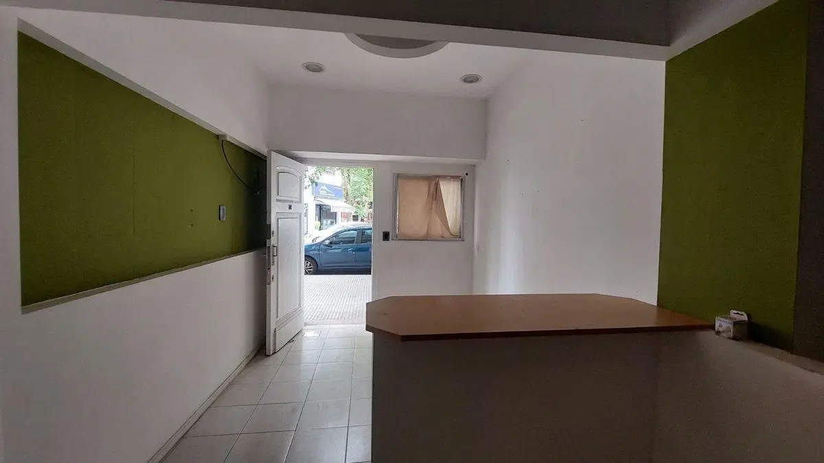VENTA LOCAL CON COCINA Y BAÑO EN LINIERS 5
