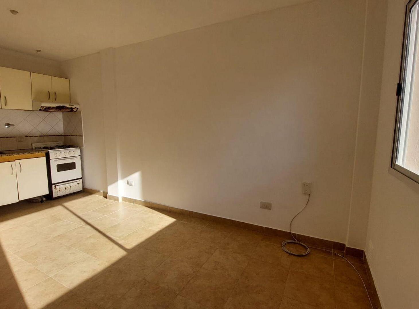 Foto de VENTA 2 AMBIENTES C/ BALCON Y TERRAZA RAMOS MEJÍA, imagen 2
