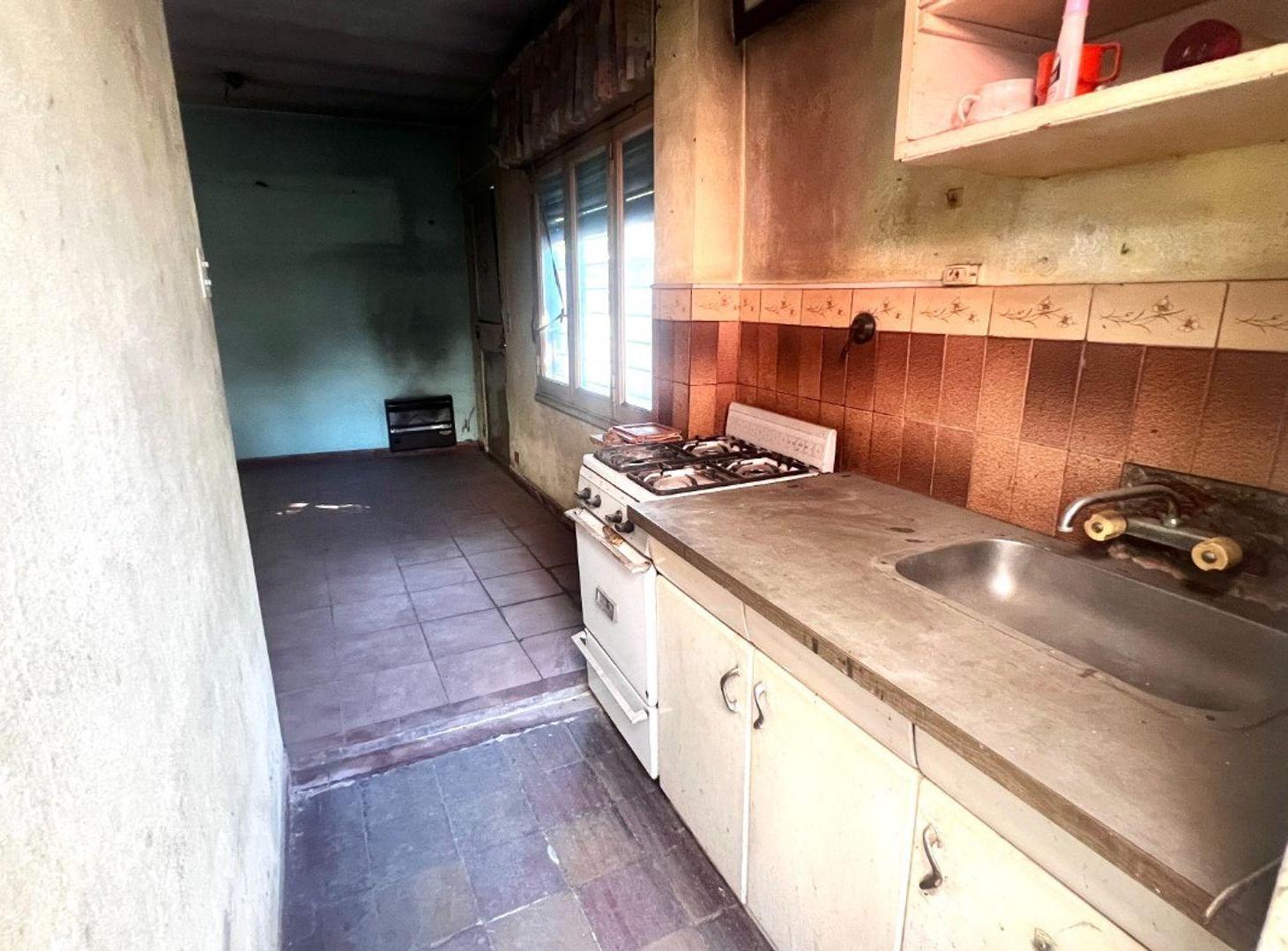 Foto de Venta Casa multifliar. a refaccionar en El Palomar, imagen 5