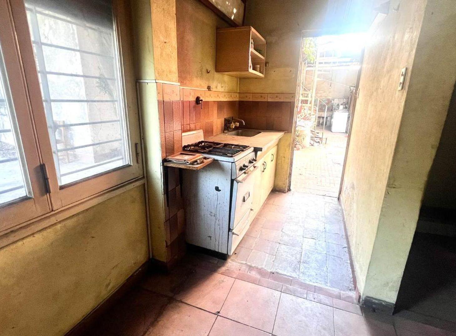 Foto de Venta Casa multifliar. a refaccionar en El Palomar, imagen 1
