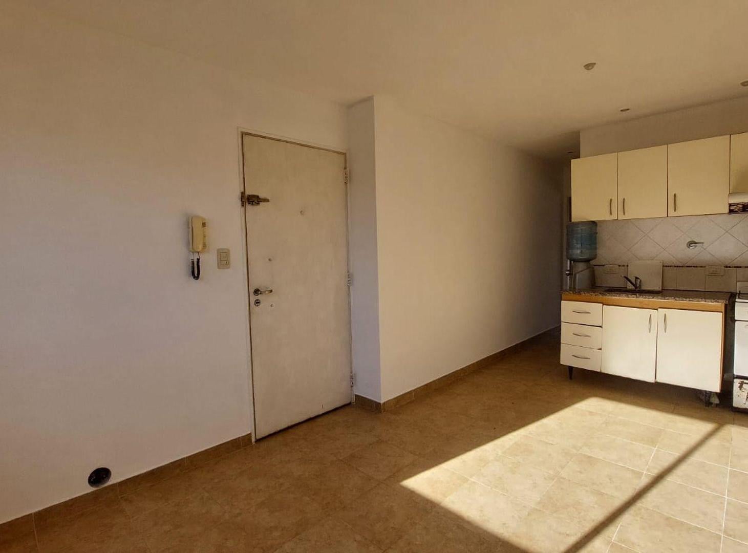 Foto de VENTA 2 AMBIENTES C/ BALCON Y TERRAZA RAMOS MEJÍA, imagen 4
