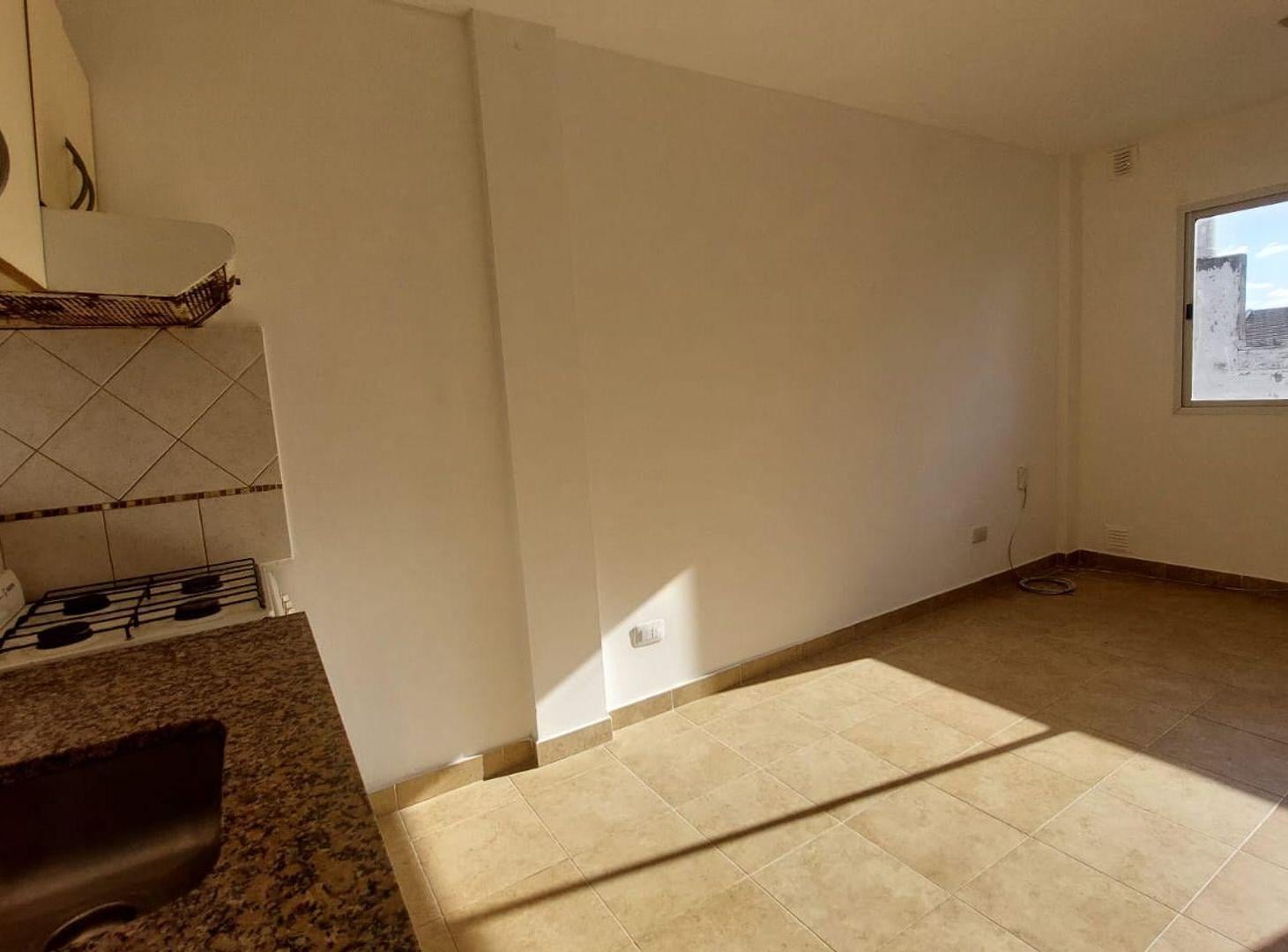 Foto de VENTA 2 AMBIENTES C/ BALCON Y TERRAZA RAMOS MEJÍA, imagen 2