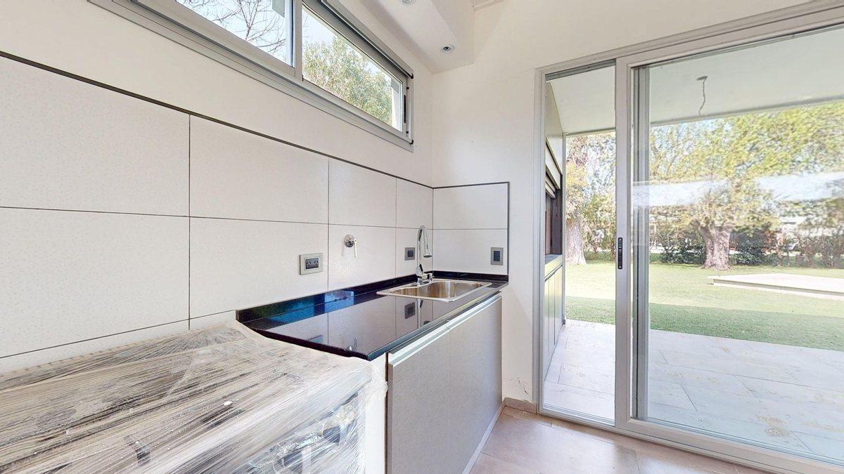 Foto de VENTA CASA CON PILETA A ESTRENAR - LA CANDIDA, imagen 5