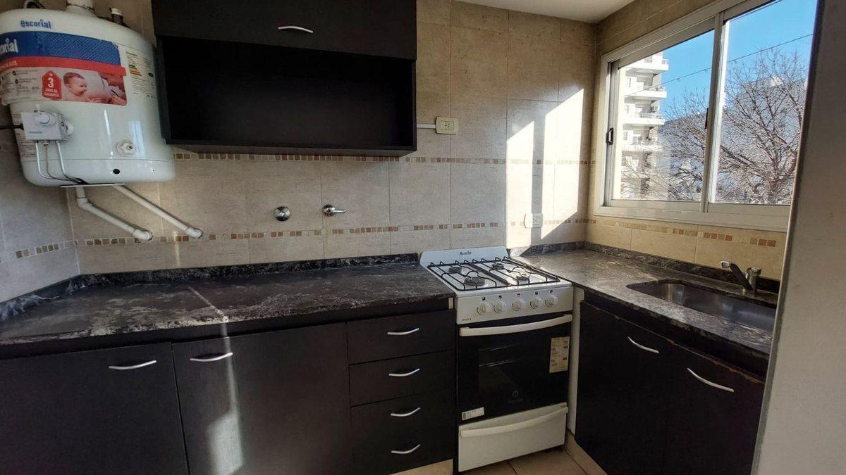 Foto de DEPARTAMENTO 2 AMBIENTES CON BALCON EN FLORESTA, imagen 3