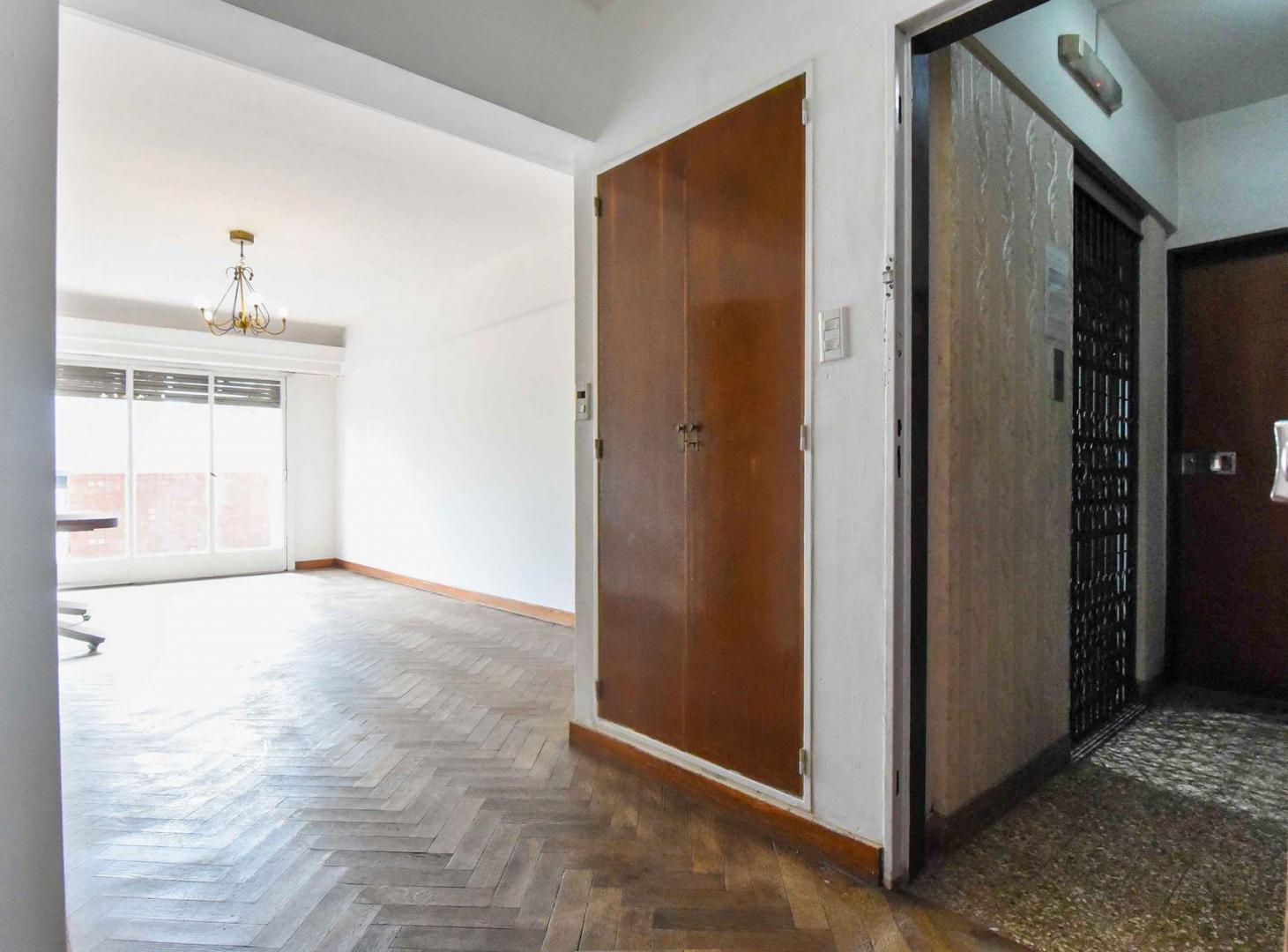 Foto de VENTA DEPTO 3 AMB. C/DEP. BALCON PARQUE PATRICIOS, imagen 3