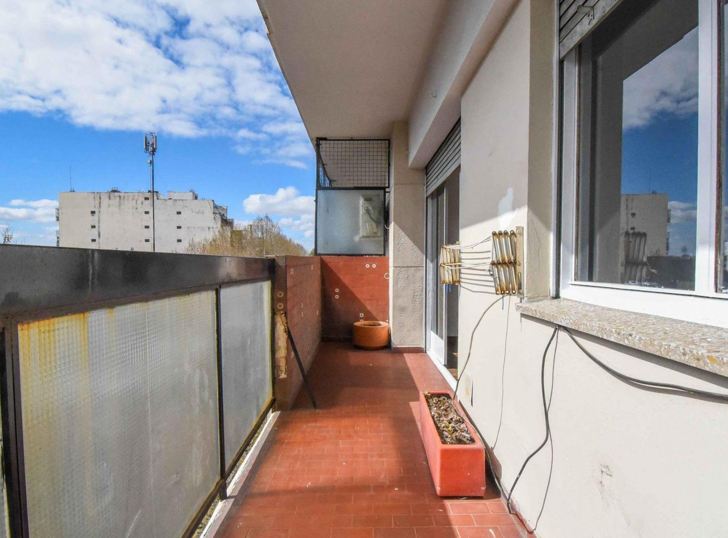 Foto de VENTA DEPTO 3 AMB. C/DEP. BALCON PARQUE PATRICIOS, imagen 1