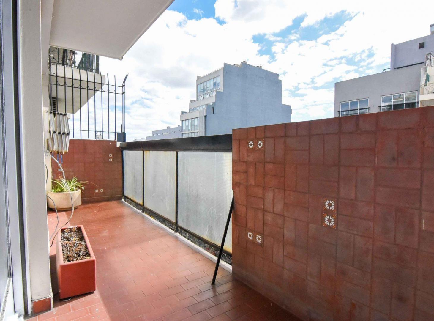 Foto de VENTA DEPTO 3 AMB. C/DEP. BALCON PARQUE PATRICIOS, imagen 2