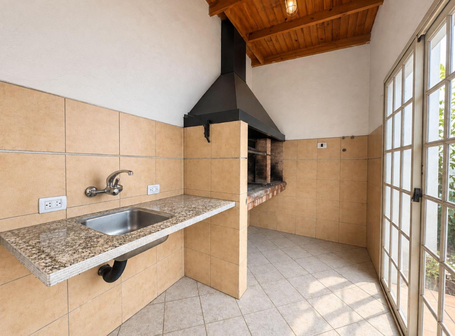 Foto de Venta Local cial. c/Entrada de Camión-Constitucion, imagen 3