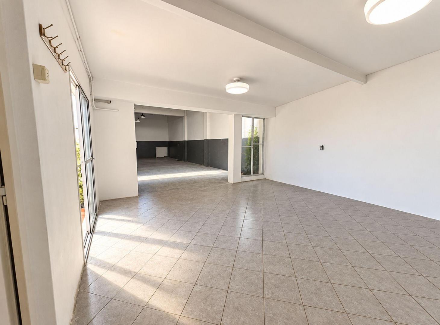 Foto de Venta Local cial. c/Entrada de Camión-Constitucion, imagen 4