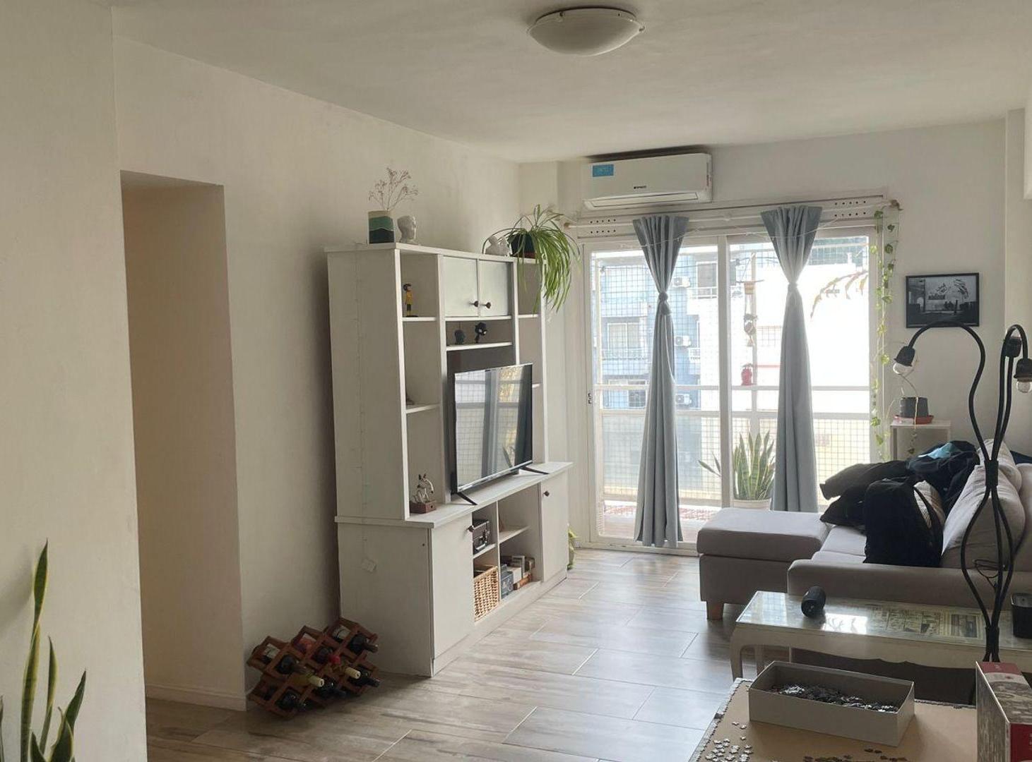 Foto de VENTA 4 AMB CON COCHERA Y BALCÓN - Contrafrente, imagen 1