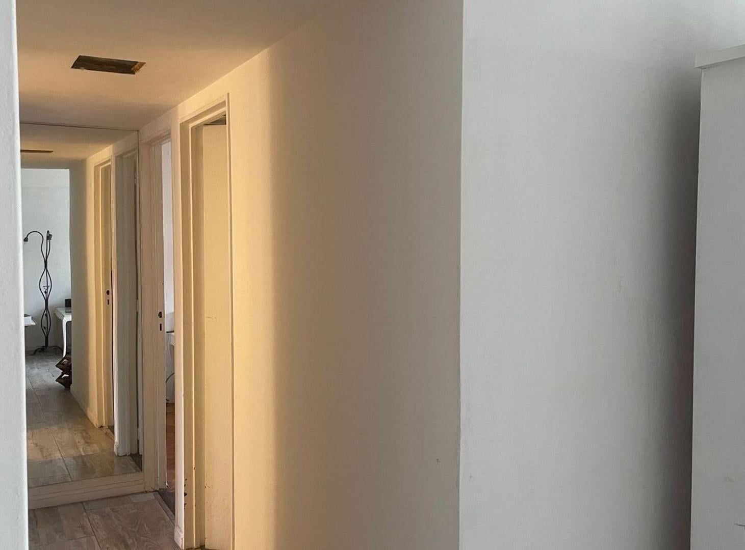 Foto de VENTA 4 AMB CON COCHERA Y BALCÓN - Contrafrente, imagen 3