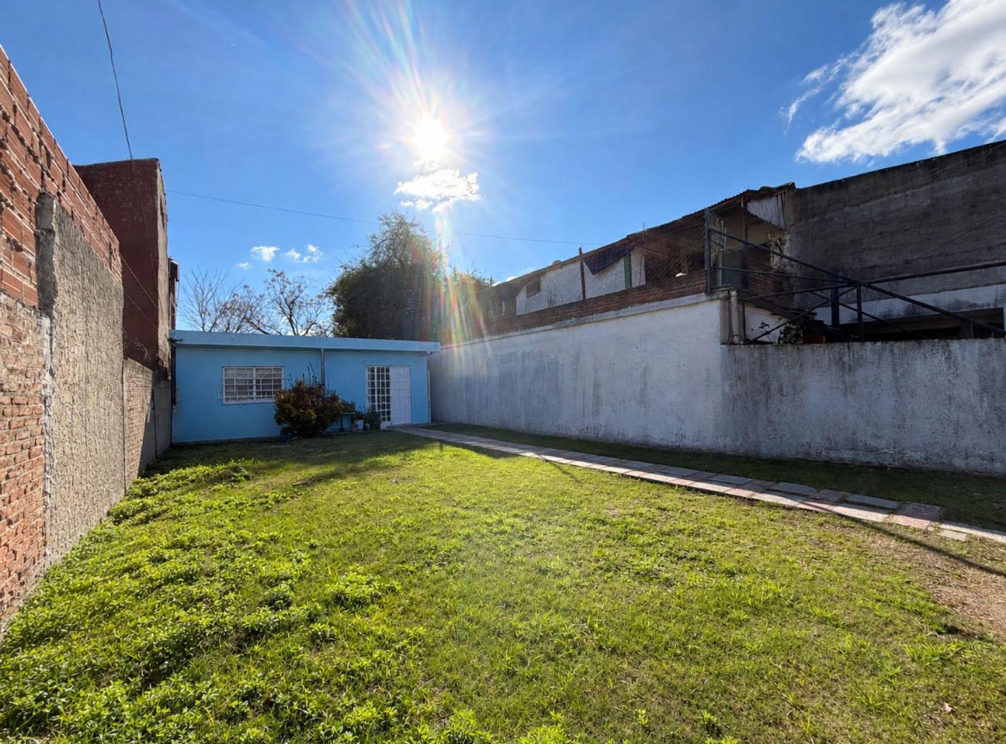 Foto de VENTA LOTE CON CASA A REFACCIONAR - RAFAEL CALZADA, imagen 1