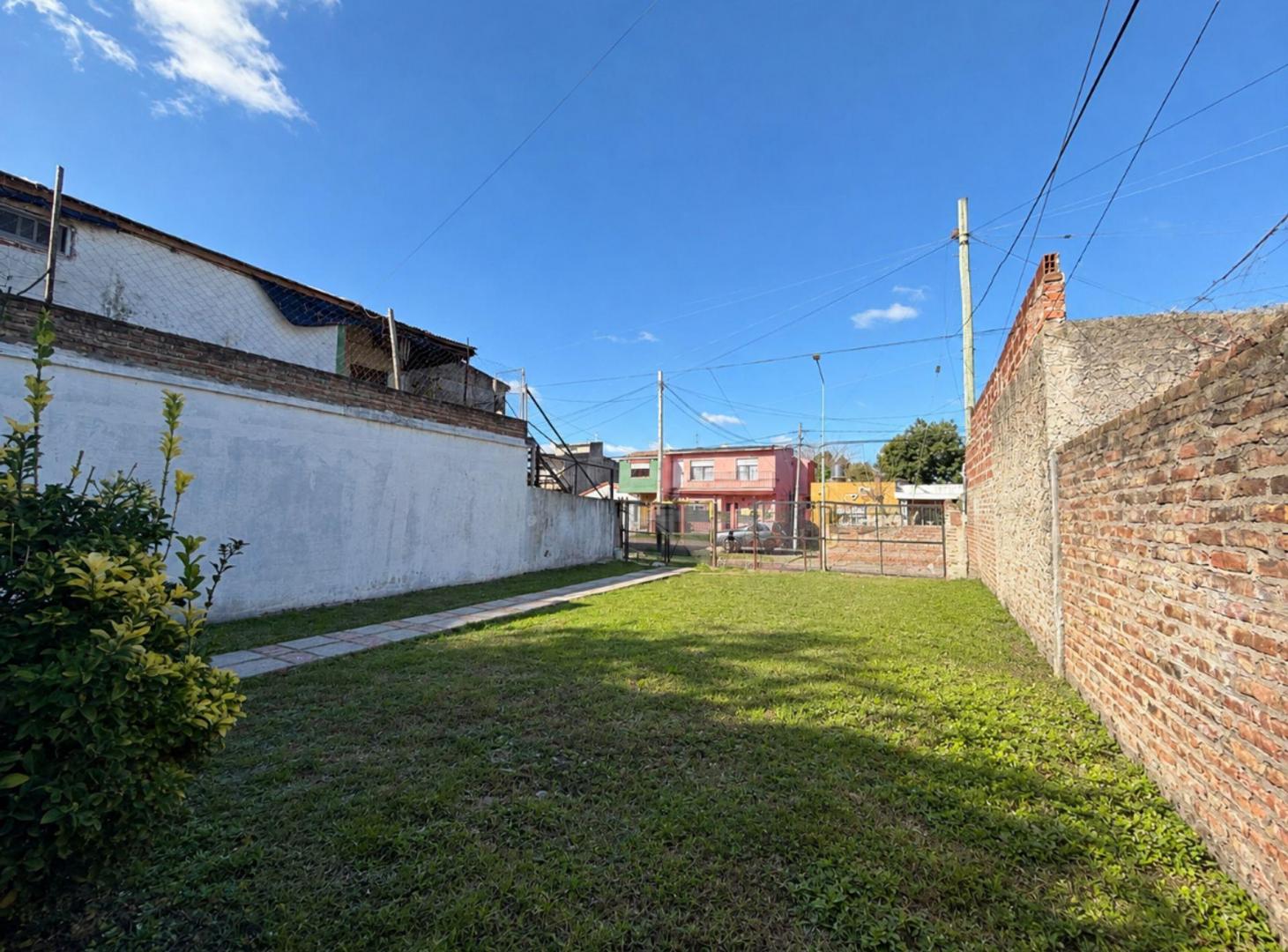 Foto de VENTA LOTE CON CASA A REFACCIONAR - RAFAEL CALZADA, imagen 3