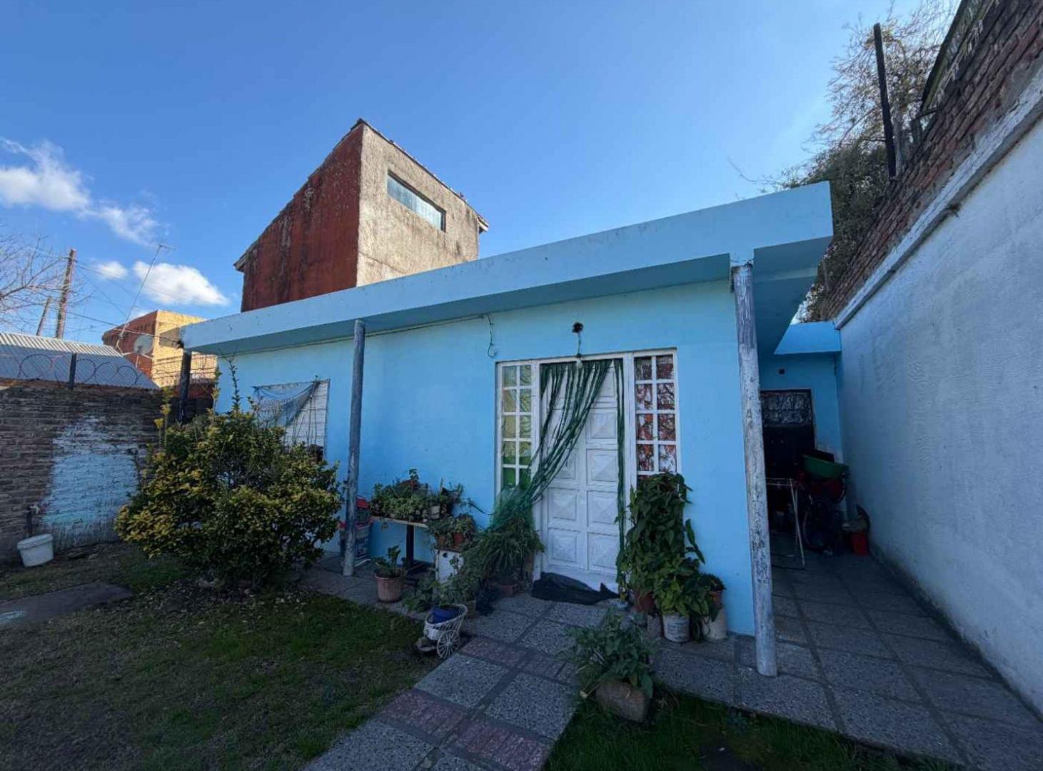 Foto de VENTA LOTE CON CASA A REFACCIONAR - RAFAEL CALZADA, imagen 2