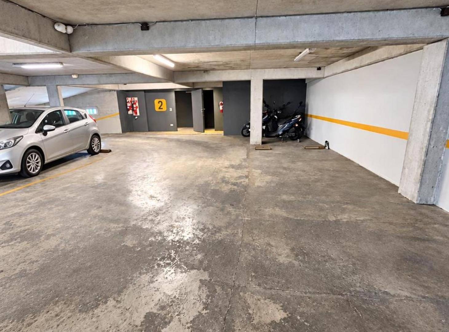 Foto de VENTA - COCHERA CUBIERTA - PARQUE CHAS, imagen 5