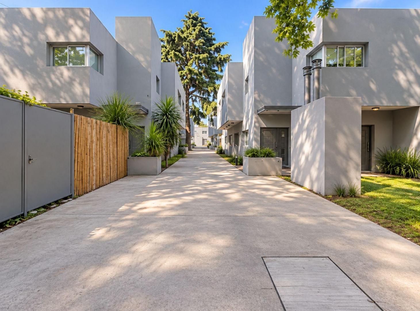Foto de VENTA DÚPLEX 3 AMBIENTES C/JARDÍN PRIVADO, ADROGUE, imagen 2