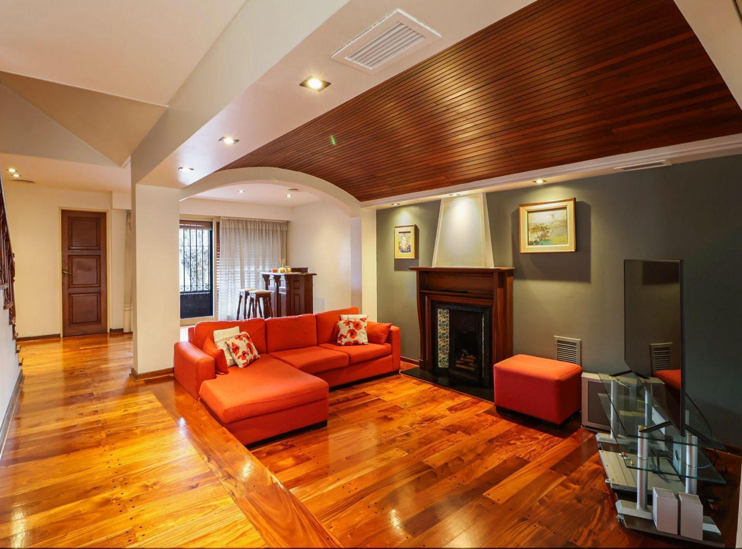 Foto de Venta casa 5 amb c/patio y terraza en Devoto, imagen 1