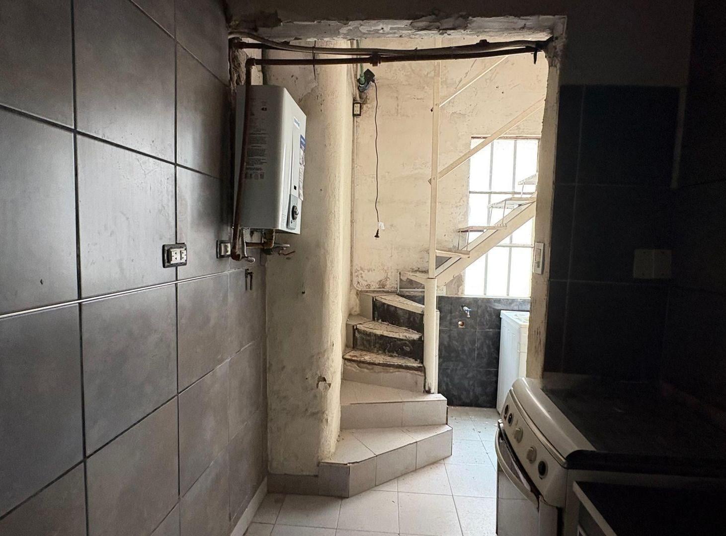 Foto de VENTA PH A REFACCIONAR 3 AMB PATIO TERRAZA LINIERS, imagen 5