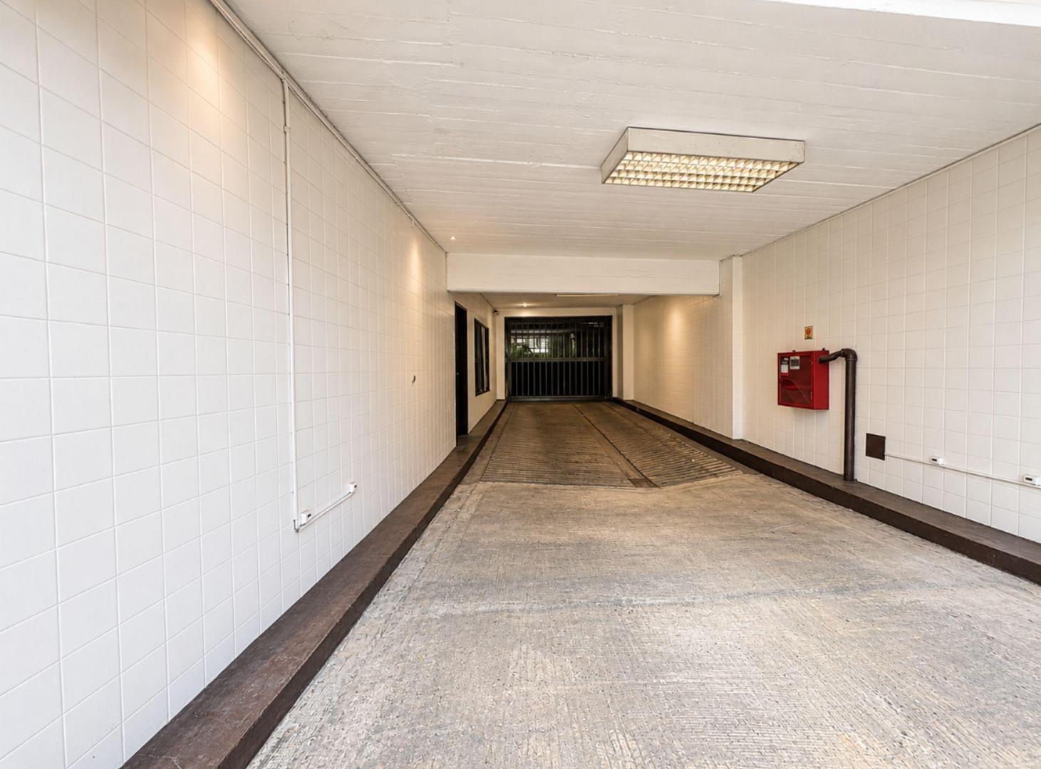 Foto de VENTA COCHERA FIJA CUBIERTA AV. CABILDO 140 CA, imagen 4