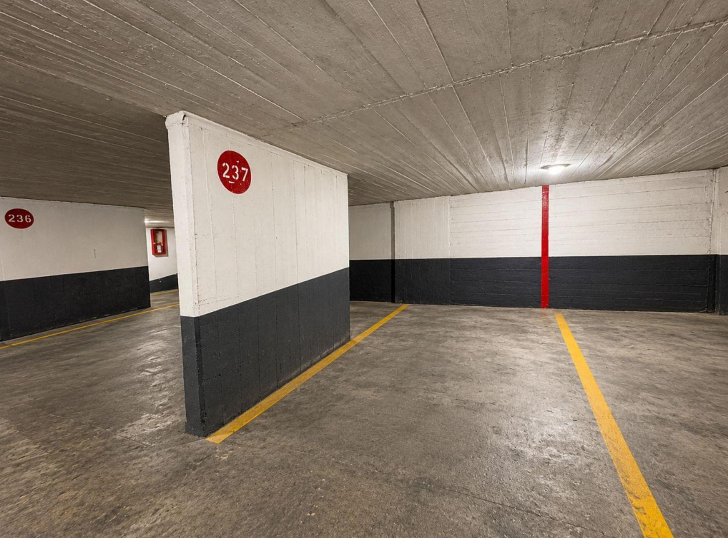 Foto de VENTA COCHERA PRIVADA - VIAMONTE 700 - MICROCENTR0, imagen 3