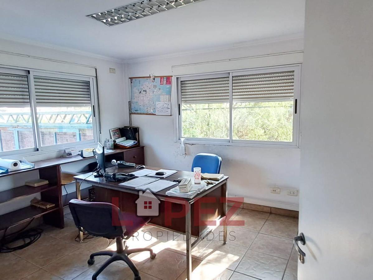 Galpon con Oficinas en Alquiler – Bolivia 1320 2