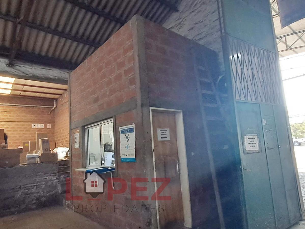 Galpon con Oficinas en Alquiler – Bolivia 1320 5