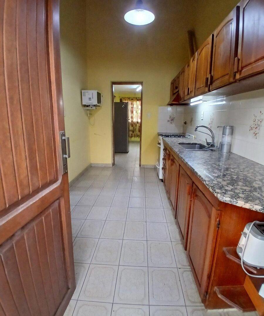 Foto de Casa 4 dormitorios con quincho y garage doble — Barrio San Martín, imagen 3