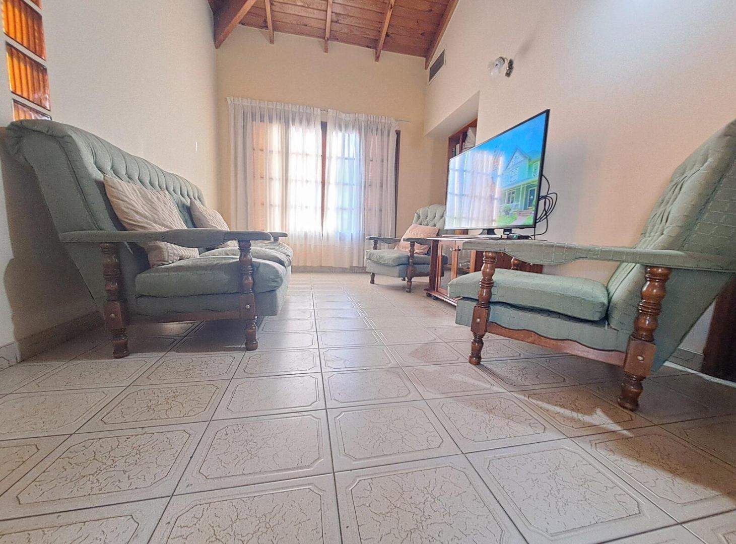 Foto de Casa 4 dormitorios con quincho y garage doble — Barrio San Martín, imagen 1