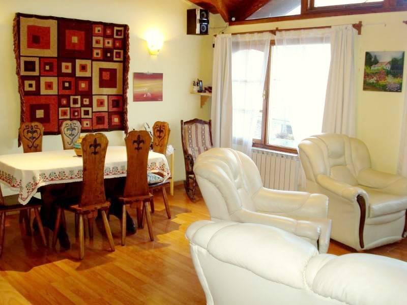 Venta de Casa con Cuatro Dptos - Renta en Bariloche 2
