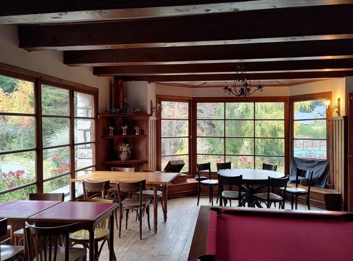 Complejo Turístico. Hotel-Aparta Hotel en venta en Bariloche. 3 estrellas. 1