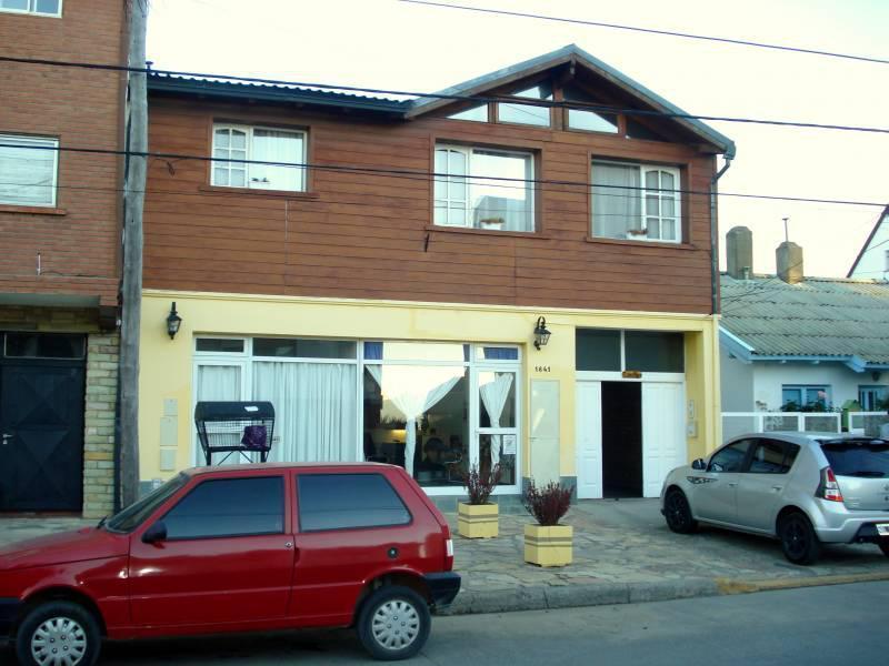 Ideal inversión. Departamento de 4 ambientes, Local comercial y 4 departamentos apto-turísticos.
