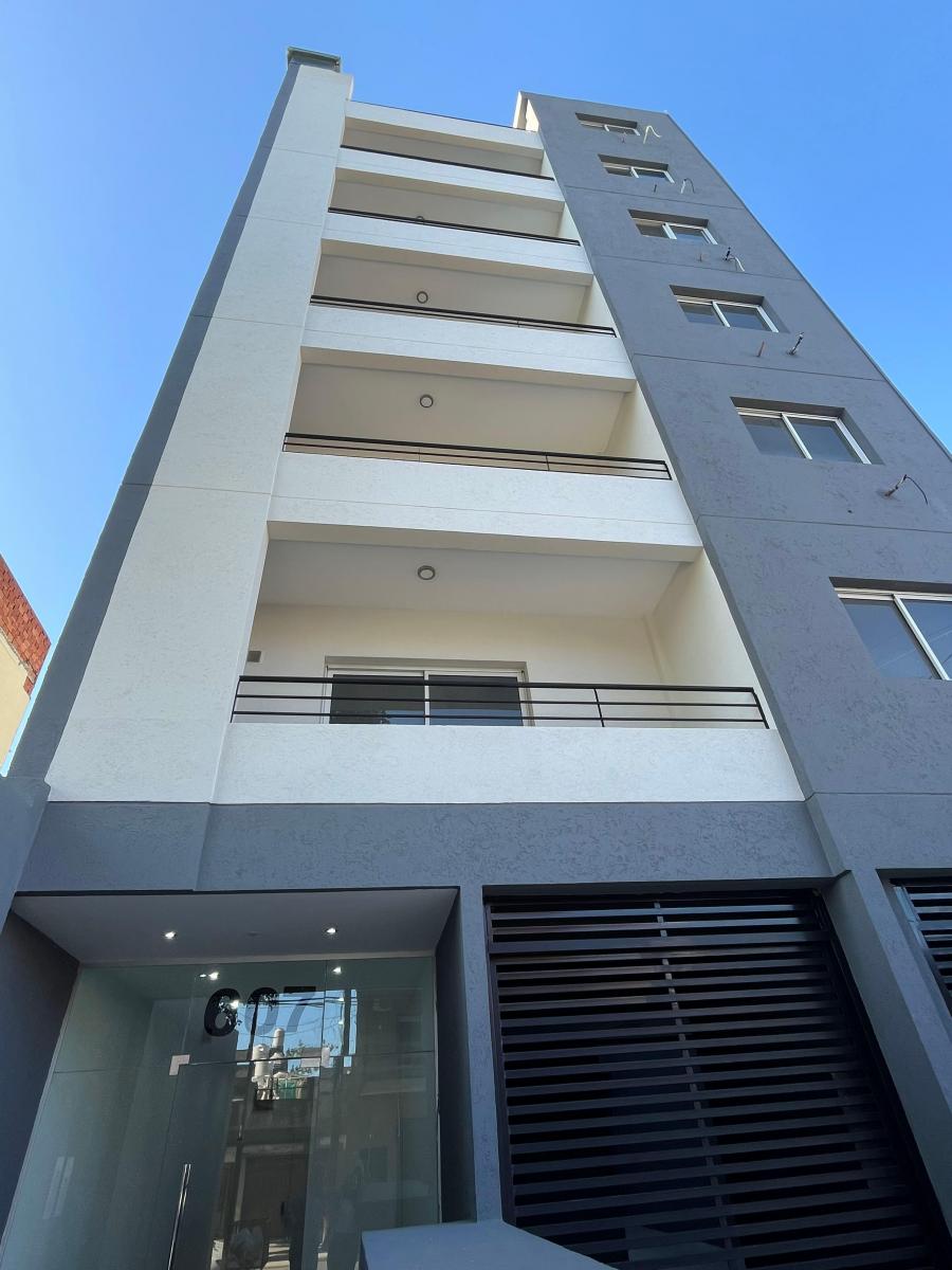Cocheras en edificio en Lanusita.