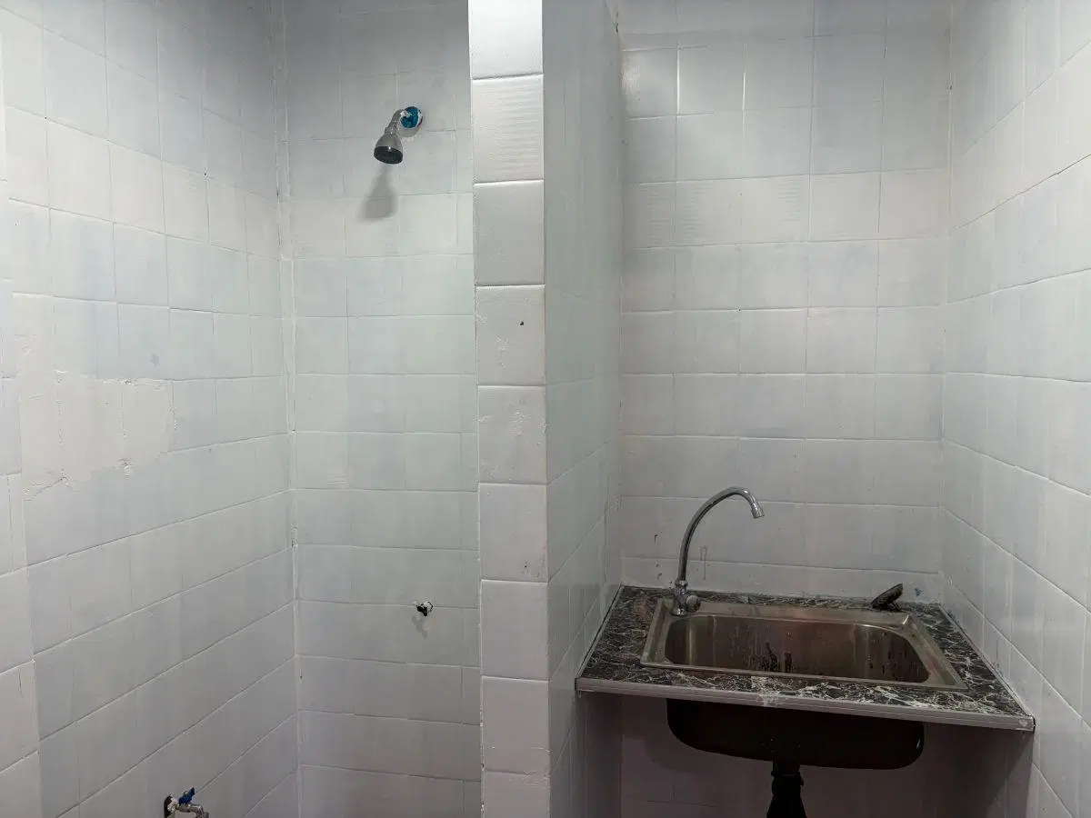 Local comercial en Av. Quindimil. Lanús Oeste 5