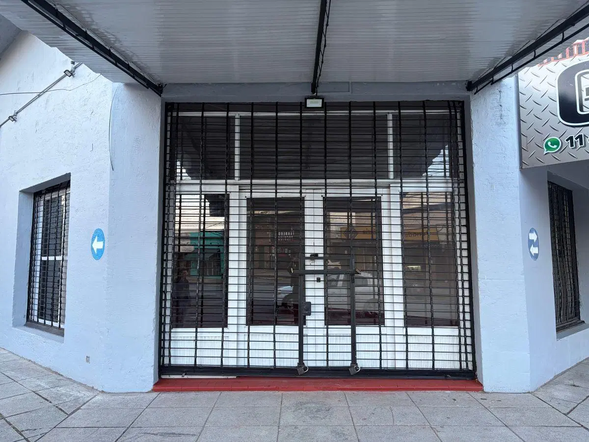 Local comercial en Av. Quindimil. Lanús Oeste 4
