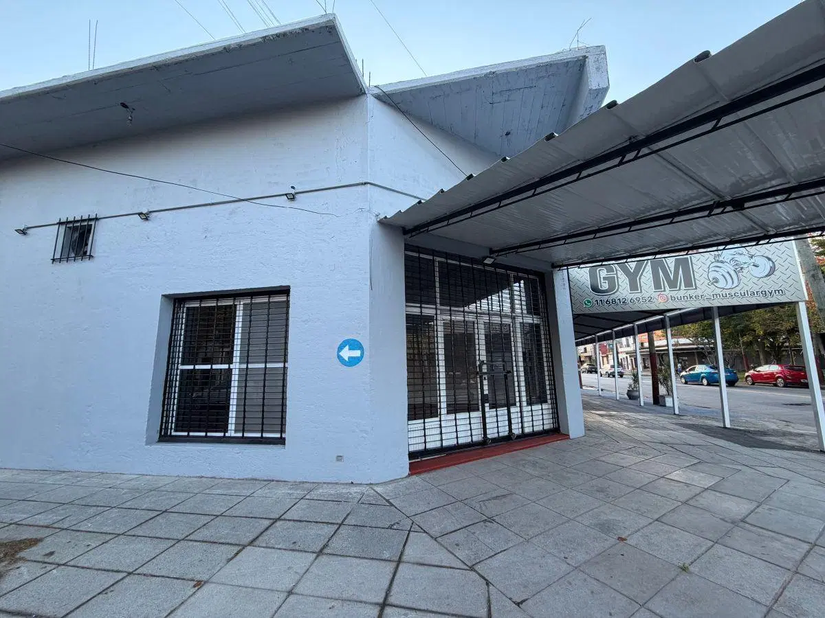 Local comercial en Av. Quindimil. Lanús Oeste 3